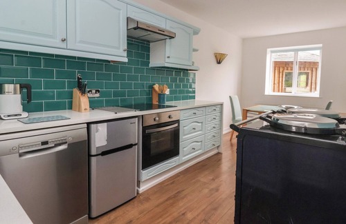 Bewerley Cottage | CLIFFE HOUSE COTTAGE, pet friendly, with open fire in Pateley Bridge
