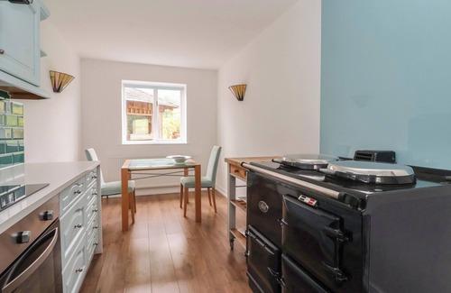 Bewerley Cottage | CLIFFE HOUSE COTTAGE, pet friendly, with open fire in Pateley Bridge