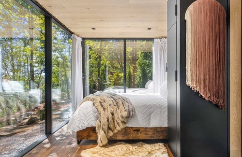 Lupton City Cabin | Cliffside Mirror Cabin