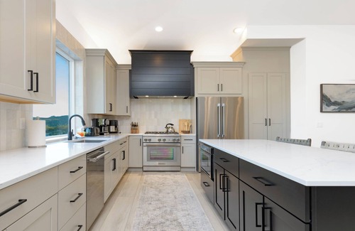 Toquerville House | Cliffside Modern Villa ~ Hot Tub/Stunning Views