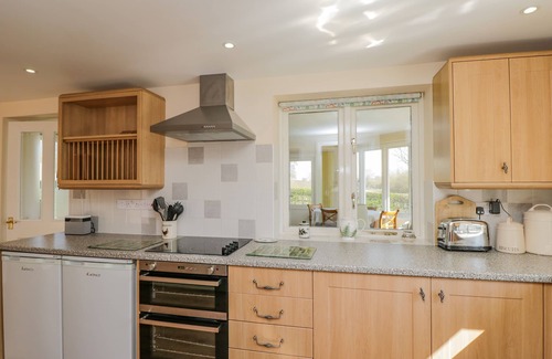 Marlborough Cottage | CLOCK TOWER COTTAGE, pet friendly, with a garden in Great Bedwyn