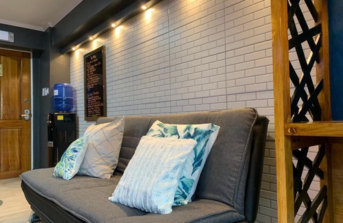 Mactan Export Processing Zone Apartment | CLOCKWORKORANGE Luxury Suites with Netflix