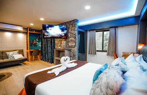 Mactan Export Processing Zone Apartment | CLOCKWORKORANGE Luxury Suites with Netflix