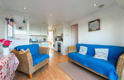 Hayle Ski Chalet | Clonmore 5 min walk to Hayle Beach. 2 bedroom chalet, conservatory and veranda