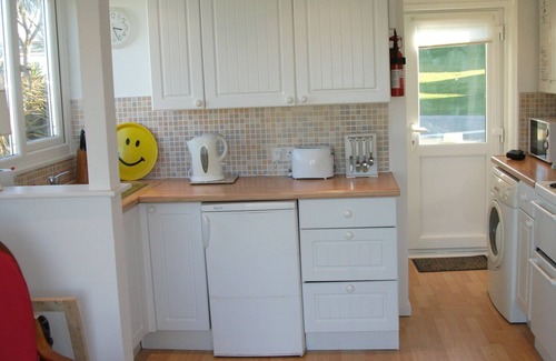 Hayle Ski Chalet | Clonmore 5 min walk to Hayle Beach. 2 bedroom chalet, conservatory and veranda