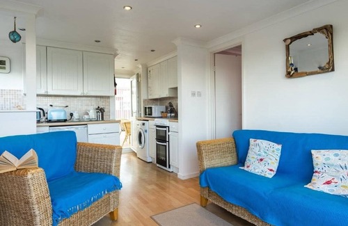 Hayle Ski Chalet | Clonmore 5 min walk to Hayle Beach. 2 bedroom chalet, conservatory and veranda