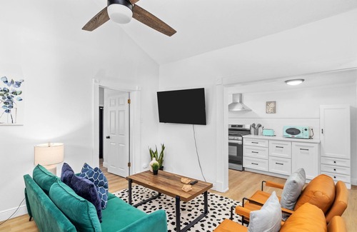 St. Louis House | Close to All STL : Adorable 3BR/2BTH : STL Zoo Forest Park Wash U Hospitals