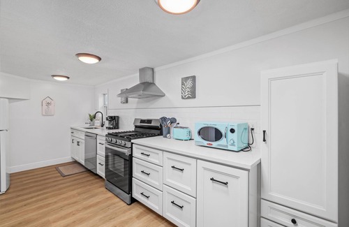 St. Louis House | Close to All STL : Adorable 3BR/2BTH : STL Zoo Forest Park Wash U Hospitals