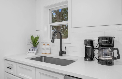 St. Louis House | Close to All STL : Adorable 3BR/2BTH : STL Zoo Forest Park Wash U Hospitals