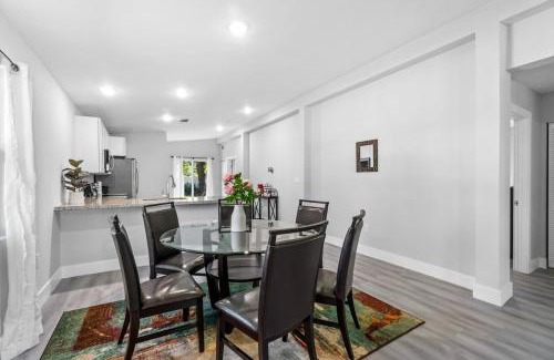 Delray Beach House | Close to Atlantic Ave, Beach! Hot Tub-5 Beds-King