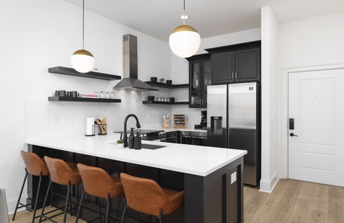 Cleveland Park House | Close to Broadway + Walkable Area - 4 Bed, 2 Bedrm