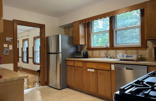 South Burlington House | Close to BTV international Airport and 5mins to UVM college
