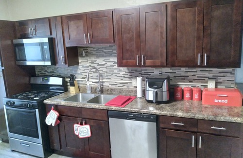 University Circle House | Close to Cleveland Clinic, UH, VA, Case Western & Little Italy