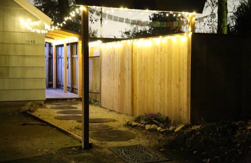 West Eugene Apartment | Close to Downtown! Arty & Cozy. Comfortable bed.