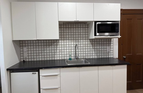 Guelph Apartment | Close to Downtown/University of Guelph Personal Room 1