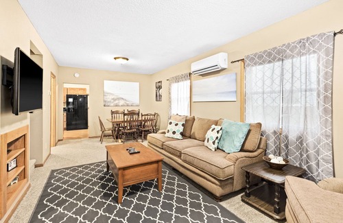 Superior House | ⚓️Close to Duluth! Close to Lake Superior! Whole house! Centrally located! ⚓️