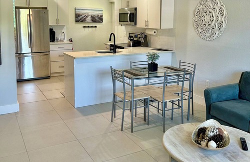 Flamingo Parks Bed & Breakfast | Close to everything! Perfect basecamp for WPB