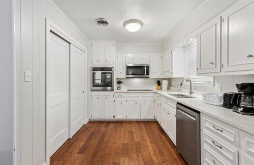 Little Rock House | Close to Everything Dining Shopping & Hiking