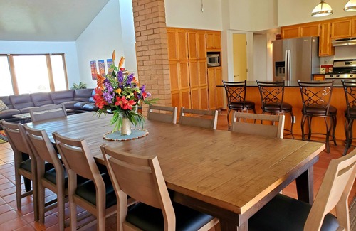 Saguaro Miraflores House | Close to Gem Show with large Garage, near U of A with Pool and Hot Tub.