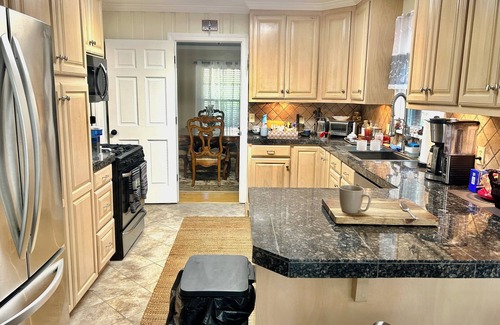 Springlake House | CLOSE TO HOSPITALS & NORTON ART GALLERY- VERY NICE 2 BDRM/2 BATH HOME W/BIG YARD