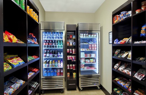 Braeswood Place Condo | Close to Houston Medical Center | Free Breakfast + 24 Hour Business Center + Outdoor Pool