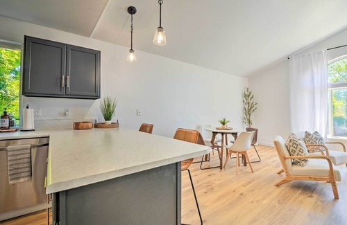 Grants Pass Apartment | Close to Parks & Brews: Sunny Grants Pass Apt!