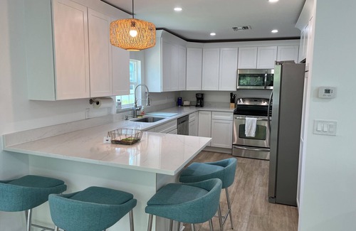 Sanibel House | Close to restaurants & shops, unwind in Sanibel at this Pet Friendly Cottage