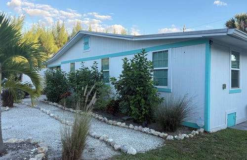 Sanibel House | Close to restaurants & shops, unwind in Sanibel at this Pet Friendly Cottage