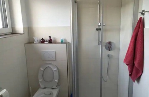 St. Leon House | Close to Shopping Possibilities and Restaurants/take Away