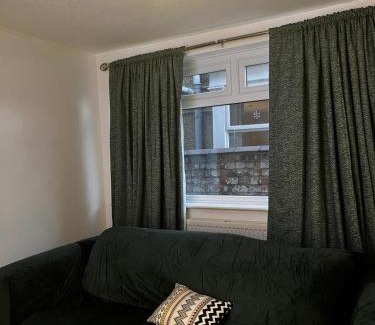 Grimsby Apartment | close to stadium and the beach 2 bed groundfloor,sky Netflix