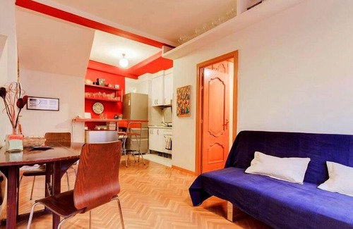 Embajadores Apartment | Close to the best museums, cute and quiet. Free wifi&calls. Max 2 guests.