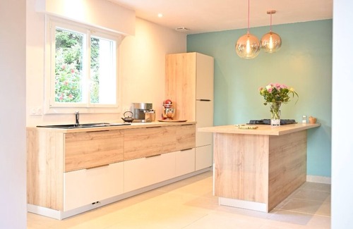 Pontivy House | Close to the city centre. Private top floor surrounded by a spacious garden