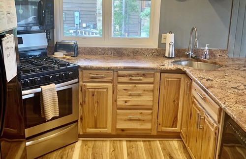 Breckenridge Ski Chalet | Close to Town & Skiing/Hiking, Stunning Views, Private Hot Tub. Pet welcome.