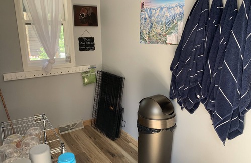 Breckenridge Ski Chalet | Close to Town & Skiing/Hiking, Stunning Views, Private Hot Tub. Pet welcome.