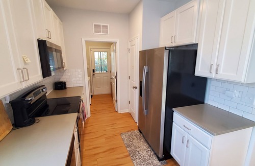 Wilmington House | Closest to Greenfield Concerts: Huge yard for pups, Comfy, Workstation, sleeps 7