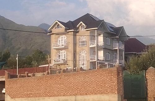 Brein House | Cloud Shades