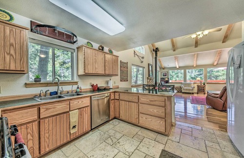 Cloudcroft Cabin | Cloudcroft Cabin w/Deck < 2 Mi to Downtown!