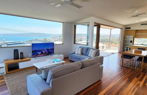 Clovelly House | Clovelly Beach House With Pool. 4 bedrooms, parking, ocean views!