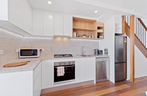 Clovelly House | Clovelly Beachside View