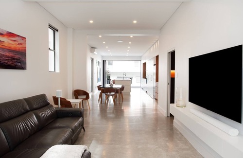 Clovelly House | Clovelly Contemporary (IH)