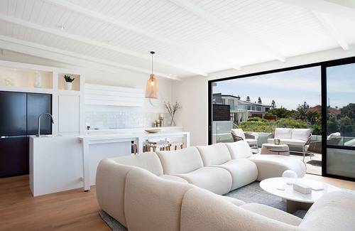 Clovelly House | Clovelly Poolside IH