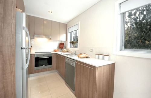 Clovelly Apartment | Clovelly- VELLY Clovelly Road - Coastal 1BR Apartment with Balcony Parking Steps from Clovelly Beach