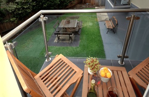 Clovelly Apartment | Clovelly- VELLY Clovelly Road - Coastal 1BR Apartment with Balcony Parking Steps from Clovelly Beach