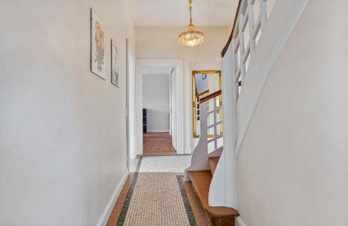 Bad Schwartau Apartment | CLS Moderne Villa Bad Schwartau mit Garten für bis zu 6 Personen, 2 E-Ladesäulen, 3 Parkplätze, Loggia, Big GREEN EGG, Massagesessel, großes Haus zwischen Lübeck und Ostsee, ideale A1 Anbindung nach Hamburg, Lübeck, Timmendorfer Strand