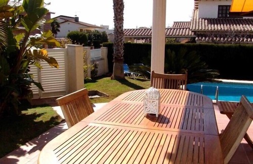 Comarruga Villa | Club Villamar - Beautiful villa with a cozy atmosphere and a nice garden with private pool