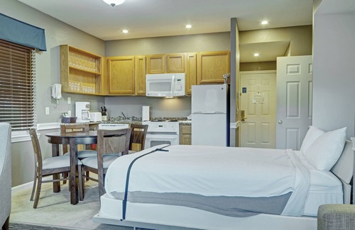 Hancock Hotel | Club Wyndham Bentley Brook