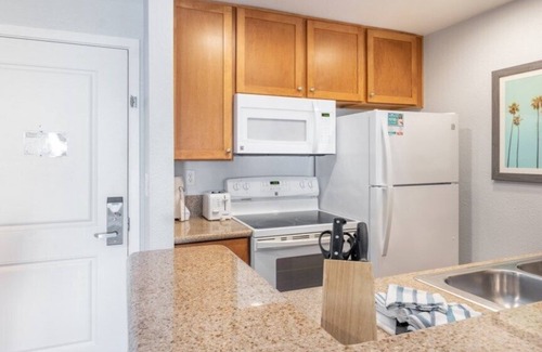 Anaheim Resort Hotel | Club Wyndham Dolphin's Cove- Bedroom Deluxe Suite