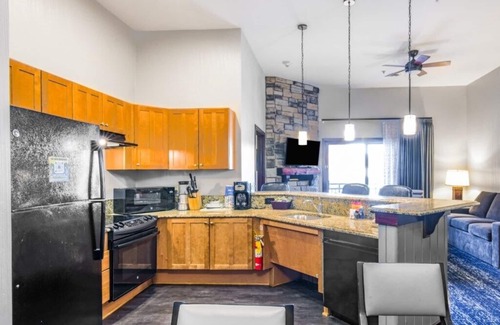 Lake Delton Condo | Club Wyndham Glacier Canyon, Wisconsin, 1 Bedroom Deluxe Suite
