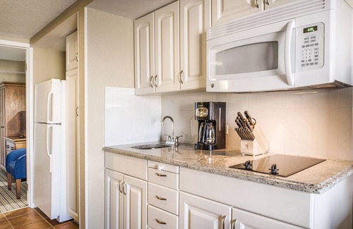 The Point Hotel | Club Wyndham Inn on Long Wharf