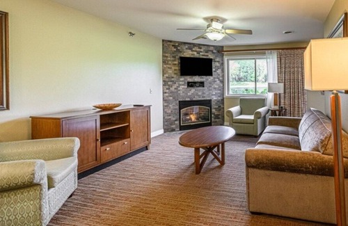 Lake Delton Condo | Club Wyndham Tamarack - 2 Bedroom